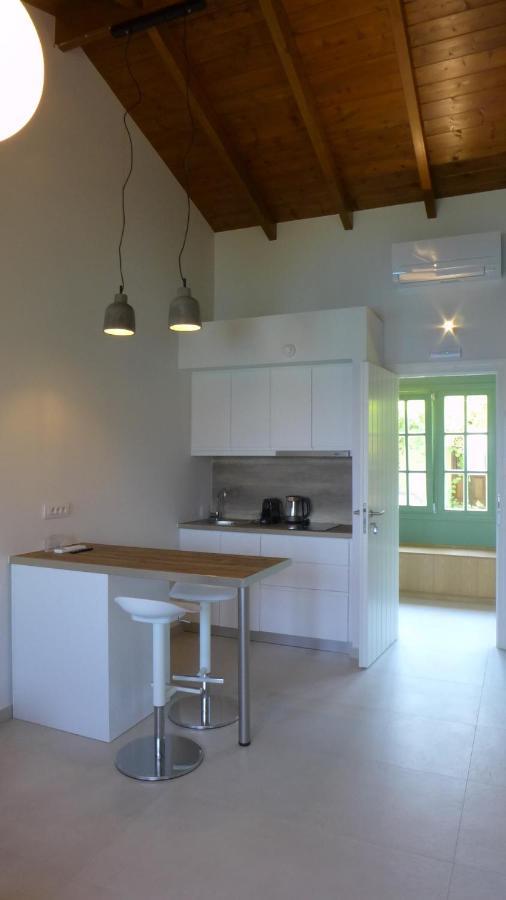 Áyios Nikítas Caltabania Suites מראה חיצוני תמונה