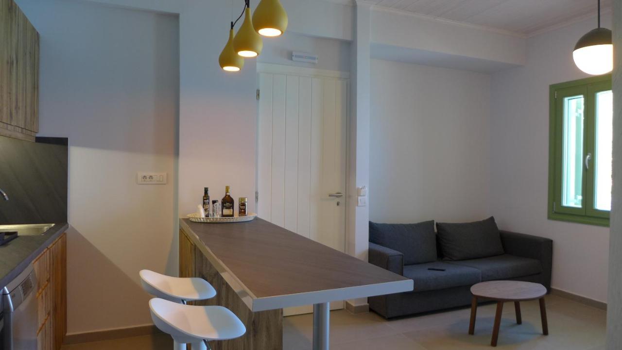 Áyios Nikítas Caltabania Suites מראה חיצוני תמונה